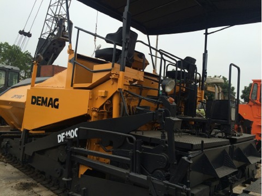 Máy rải thảm DEMAG DF-110C