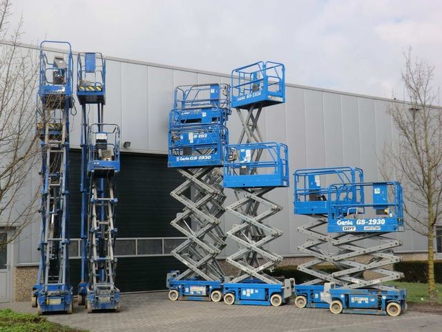 Xe nâng người Genie dạng cắt kéo