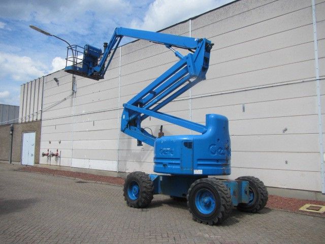 Xe nâng người Genie dạng khớp gập