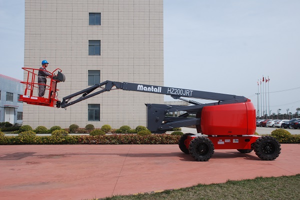 Đảm bảo an toàn khi làm việc với xe nâng người tự hành