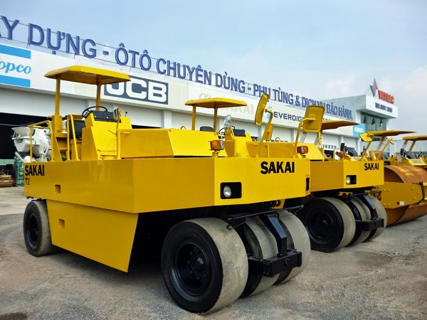 Những lưu ý đỗ xe lu lốp sao cho đúng cách