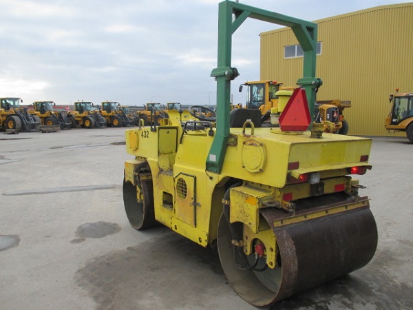 Một số lưu ý khi thay dầu cho xe lu hai bánh thép